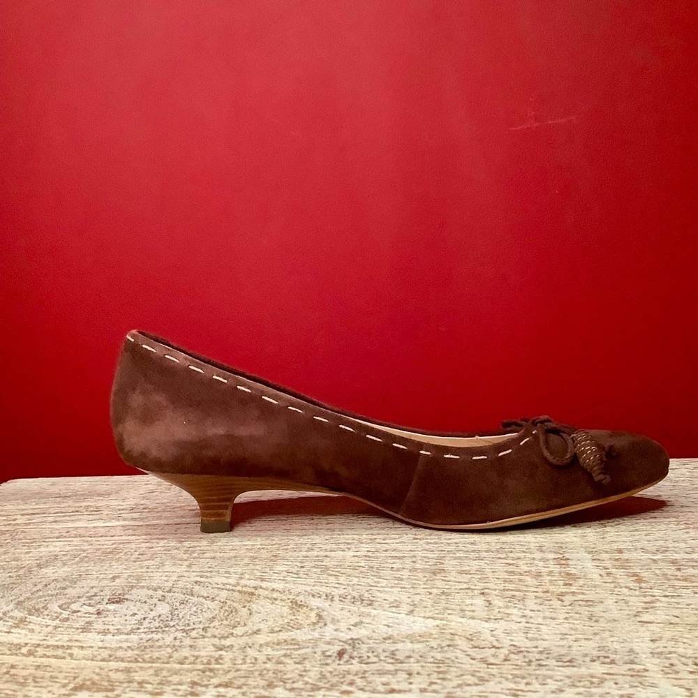 AK Anne Klein Flex Kitten Heels Brown Suede, Bows & Contrasting Cream Stitch - Picture 12 of 16